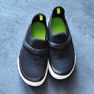 OOFOS OOMG Black mesh  Slip-On Walking Sneakers Sz 8 Womens